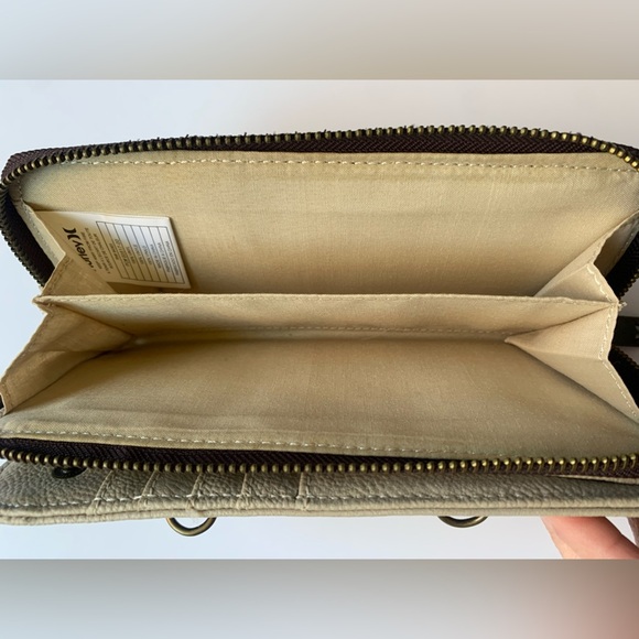 Hurley Beige Wristlet Wallet with Dual Front Pockets - Picture 6 of 8